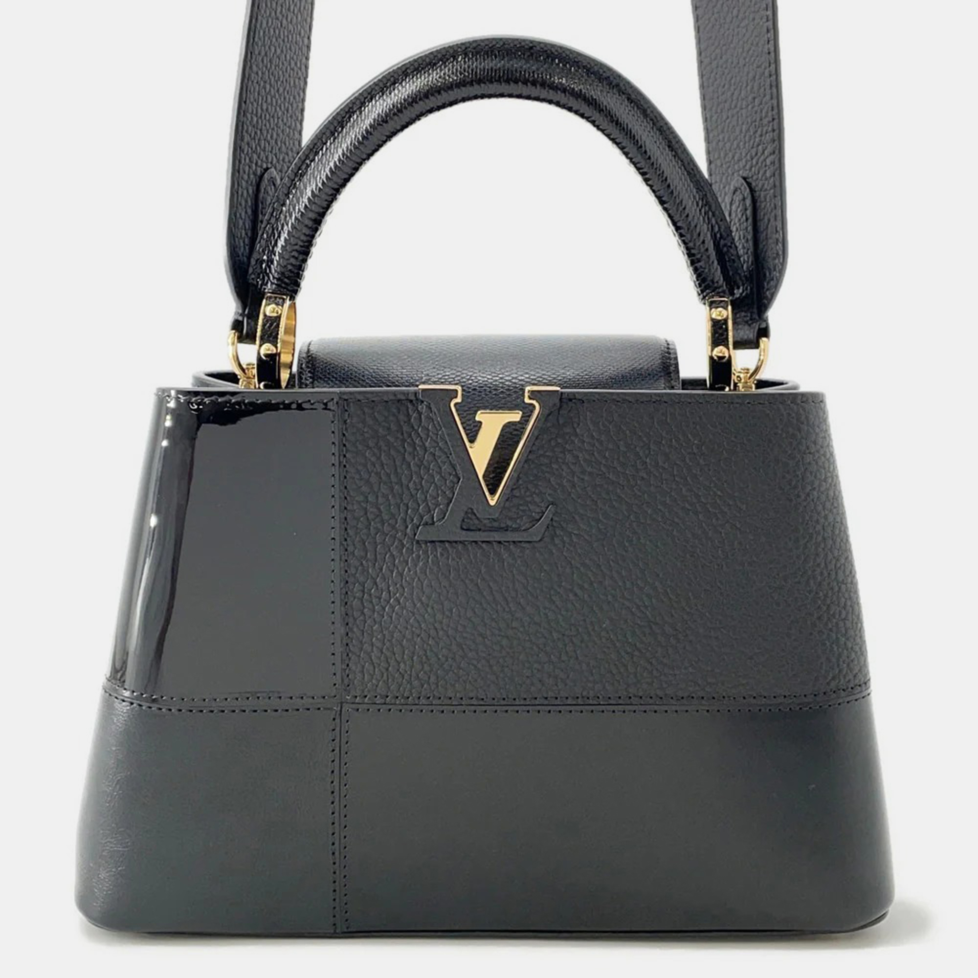 

Louis Vuitton Capucines Noir Enamel Leather Size Bb, Black