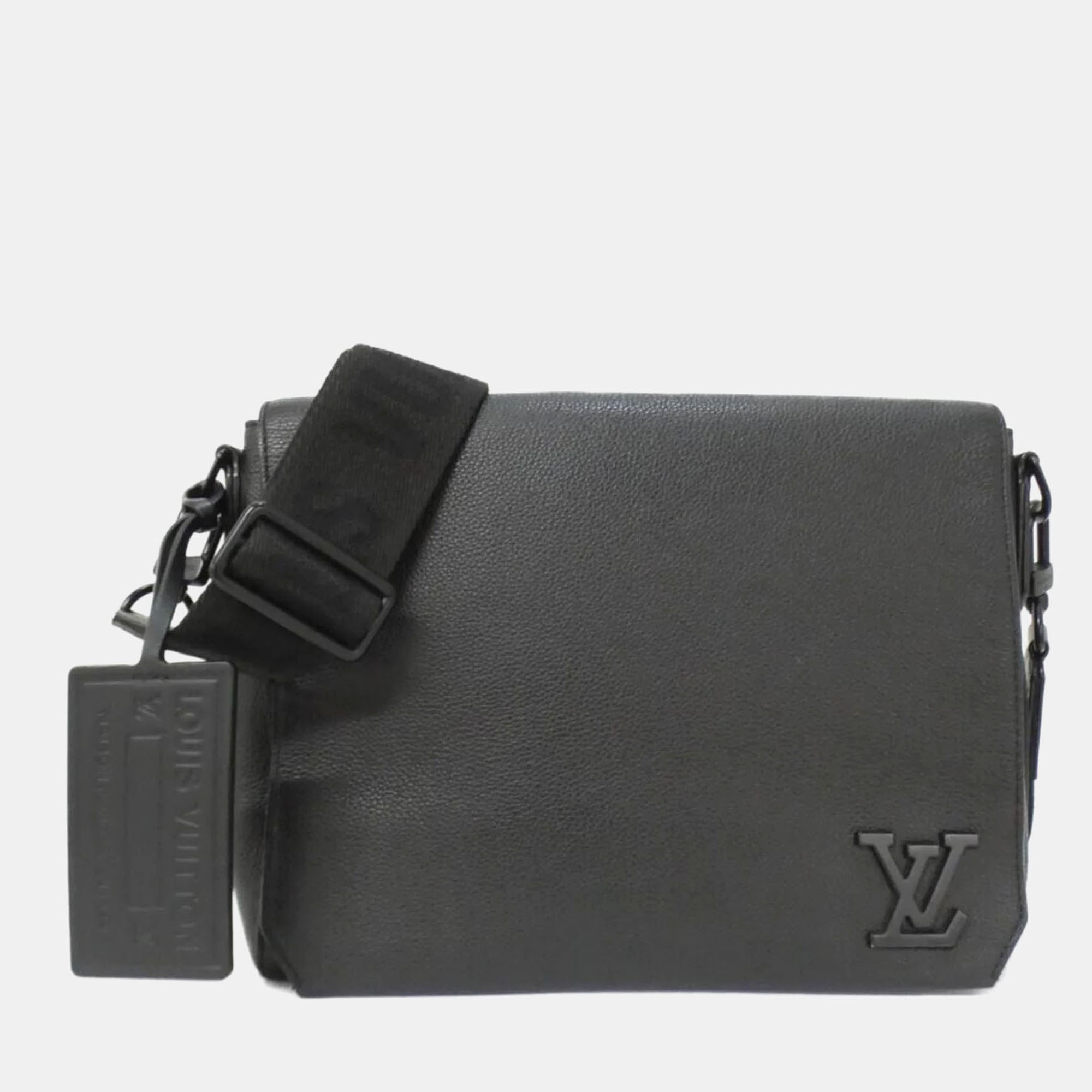 

Louis Vuitton Aerogram Takeoff Calfskin Leather Messenger Bag, Black