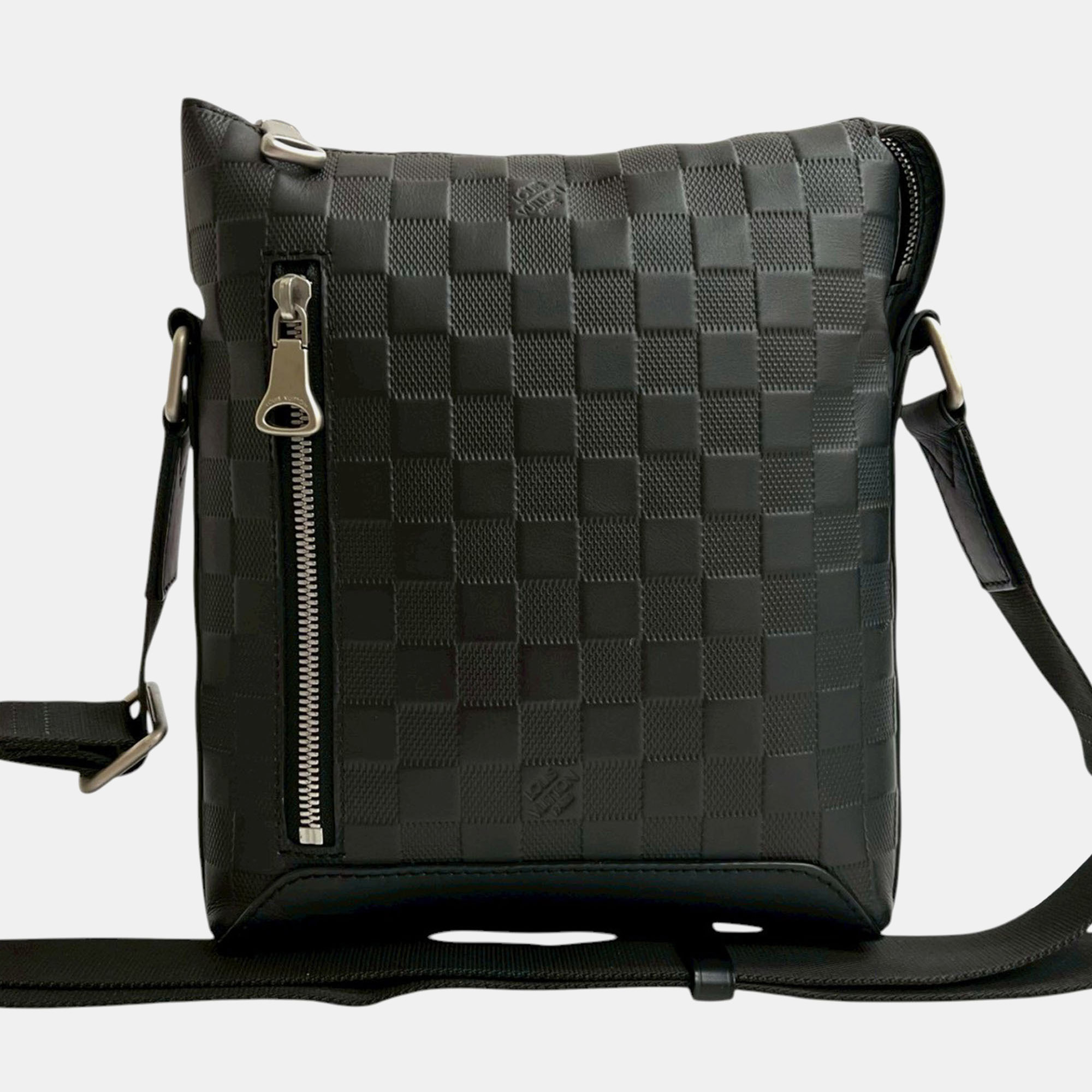 

Louis Vuitton Black Damier Infini Discovery Messenger BB