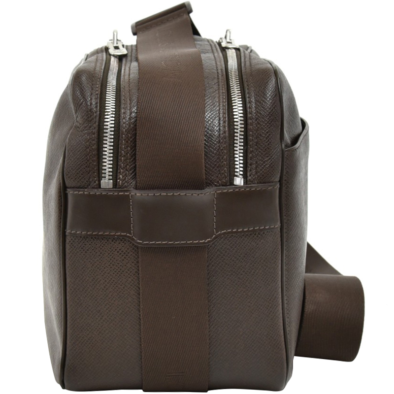 

Louis Vuitton Grizzli Taiga Leather Reporter Bag, Brown