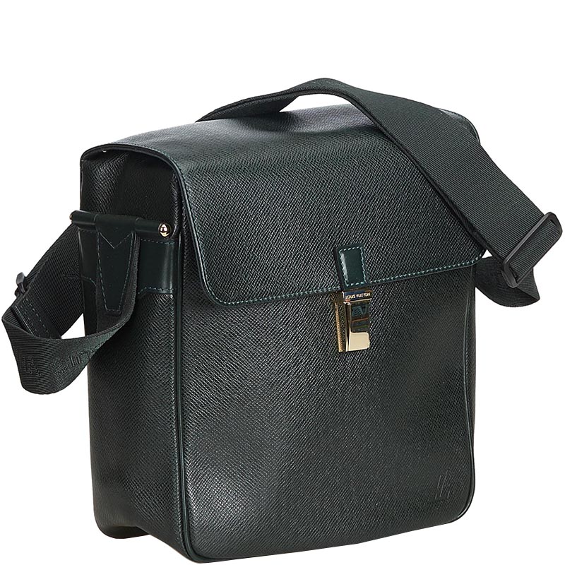

Louis Vuitton Black Leather Taiga Yaranga Shoulder Bag