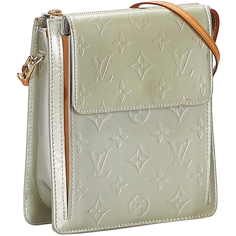 

Louis Vuitton White Monogram Vernis Leather Pochette Mott Bag