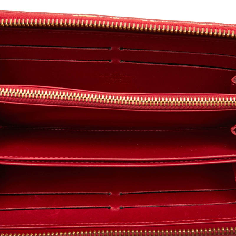 

Louis Vuitton Red Vernis Zippy Wallet
