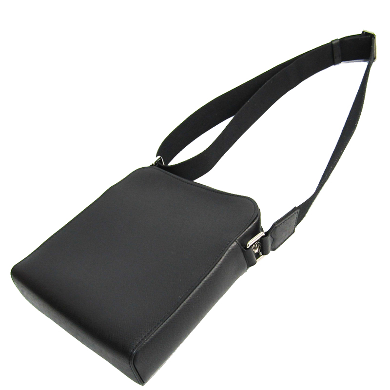 

Louis Vuitton Noir Taiga Leather Anton Pochette Shoulder Bag, Black