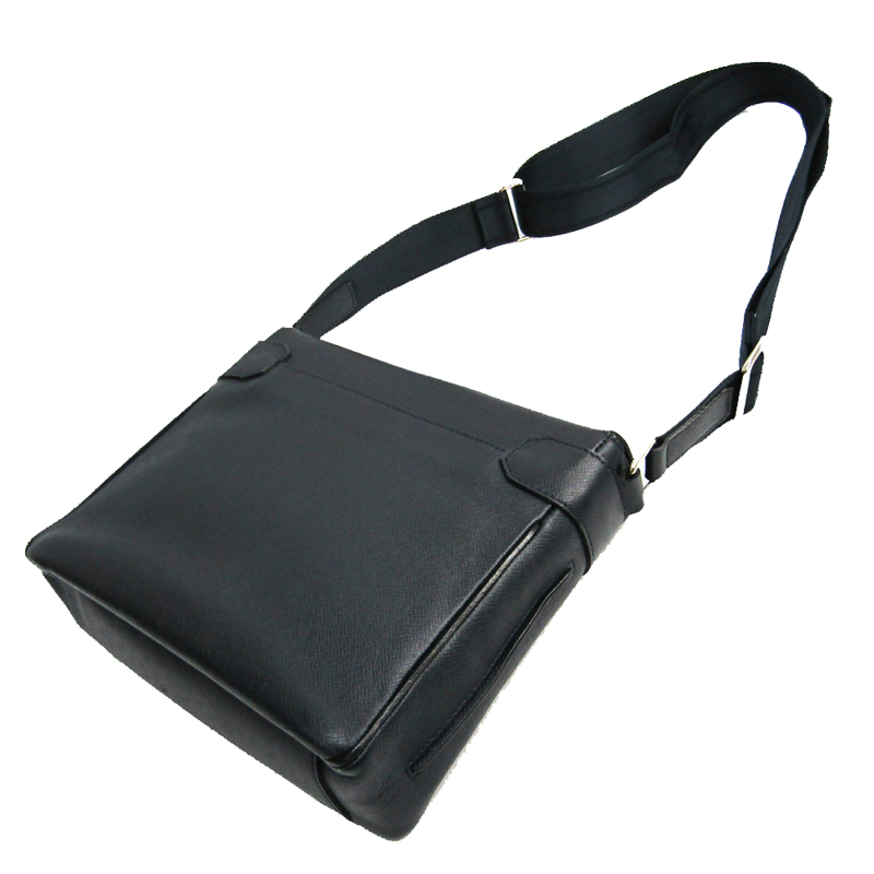 

Louis Vuitton Noir Taiga Leather Roman PM Shoulder Bag, Black