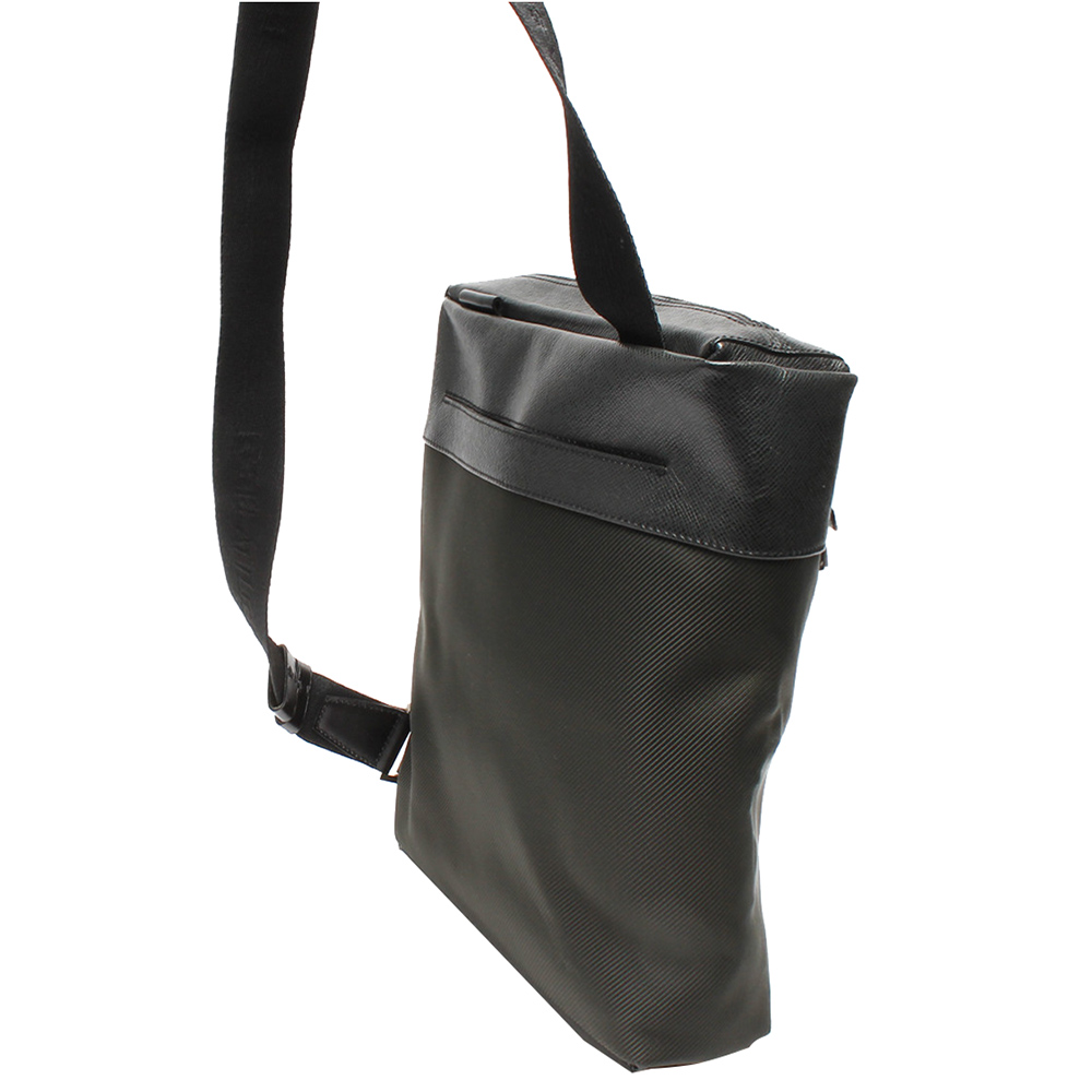 

Louis Vuitton Black Taiga Leather Beloukha Messenger Bag