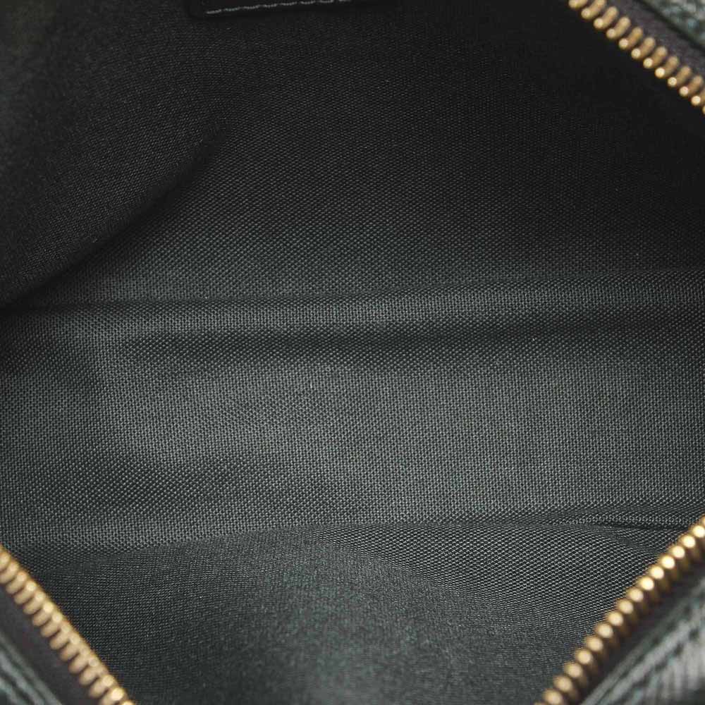

Louis Vuitton Black Taiga Leather Kaluga Clutch