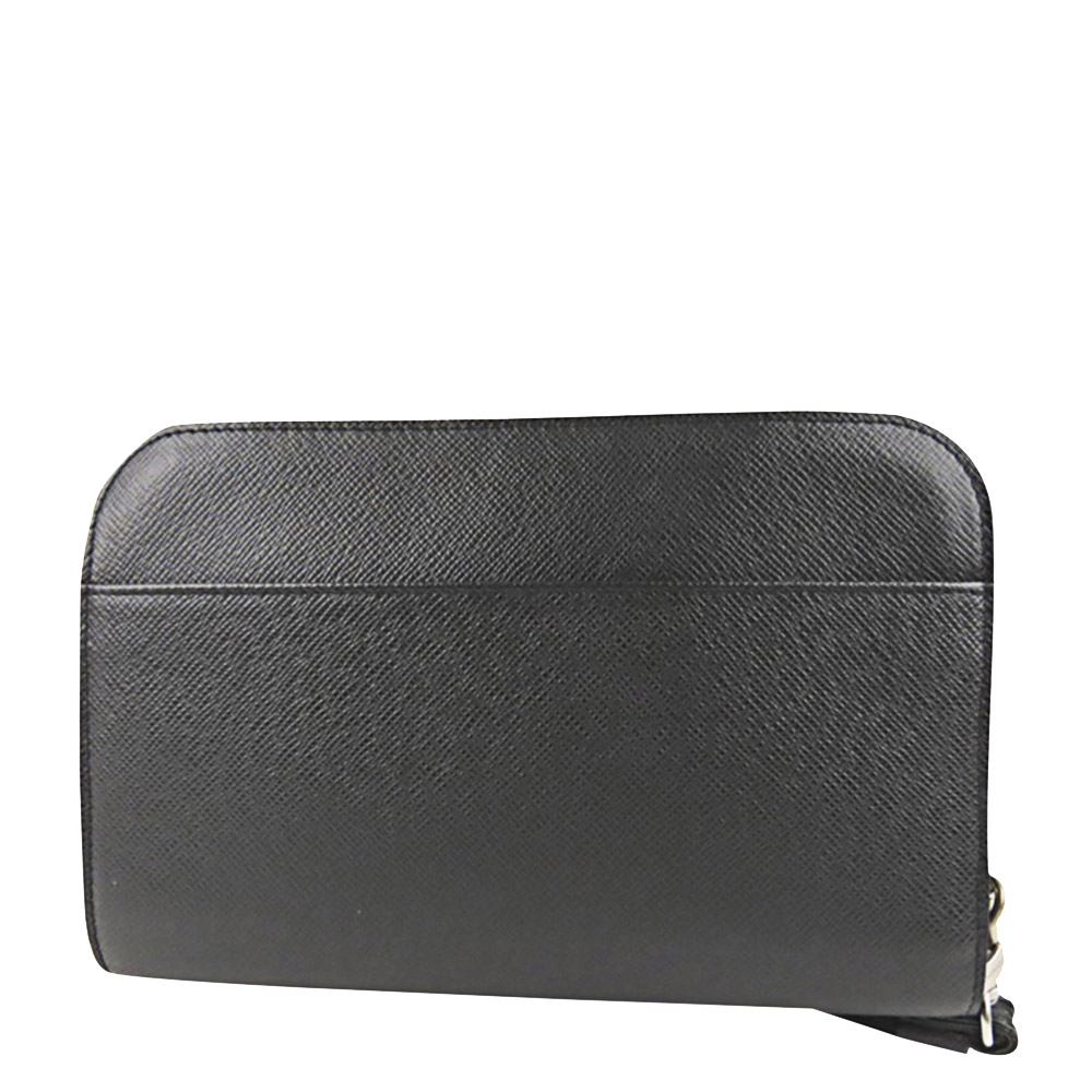 

Louis Vuitton Black Taiga Leather Baikal Clutch