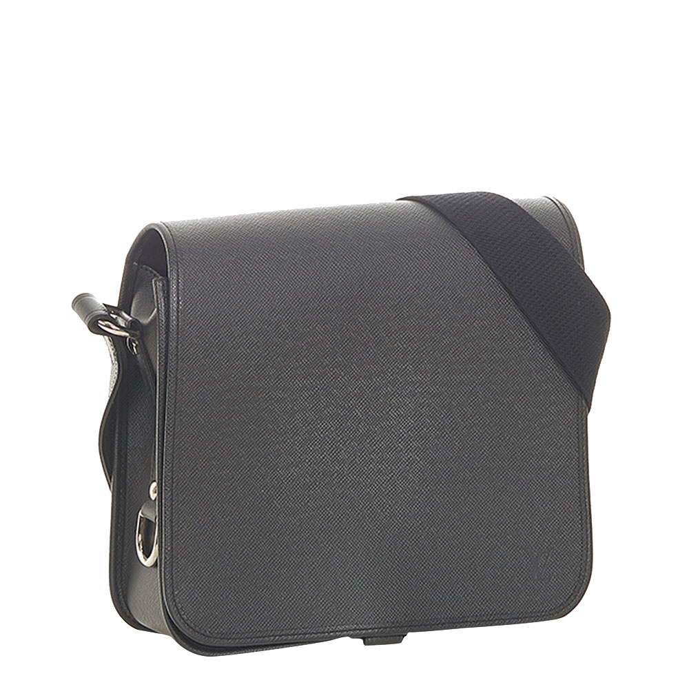 

Louis Vuitton Grey Leather Taiga Messenger Bag