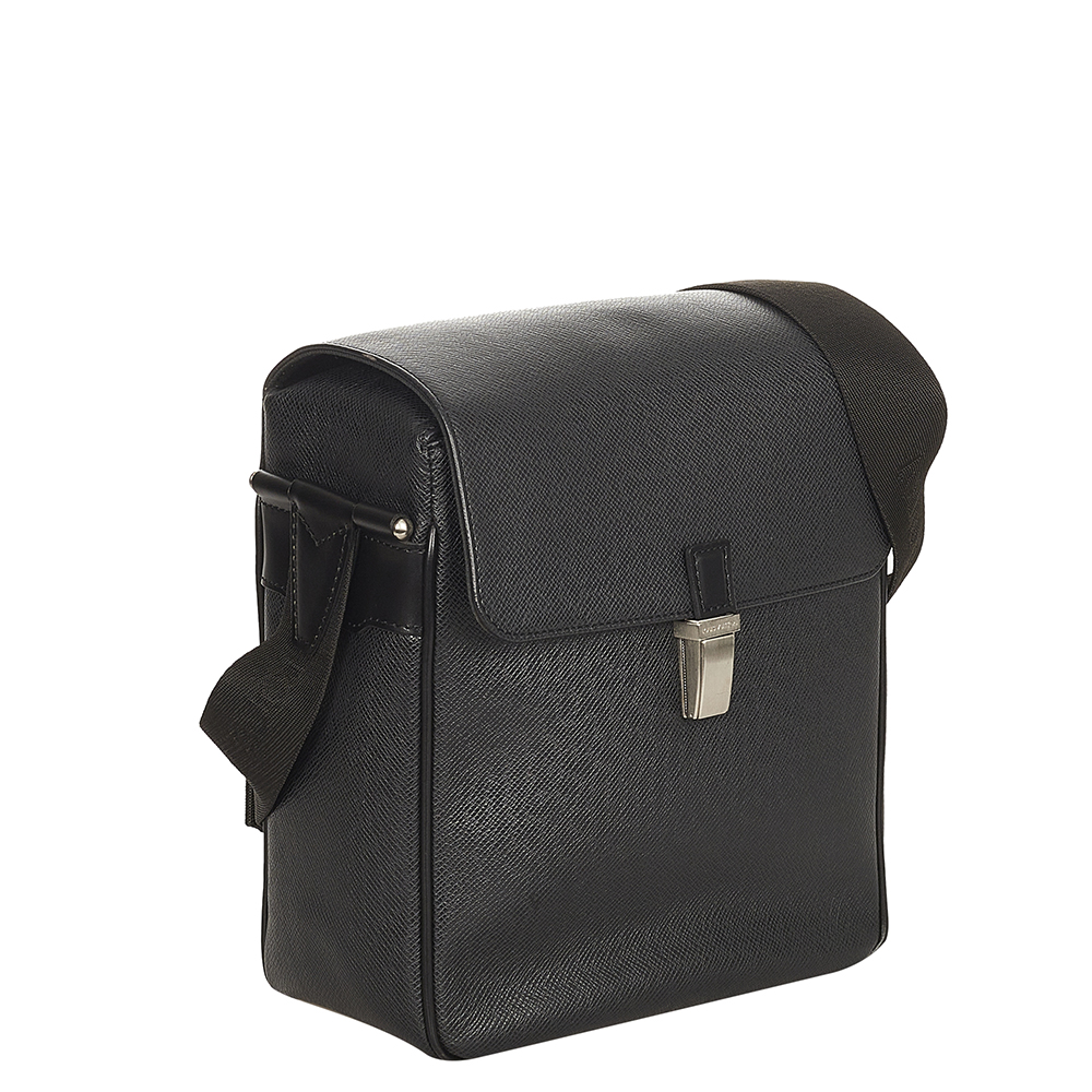 

Louis Vuitton Black Leather Yaranga Shoulder Bag