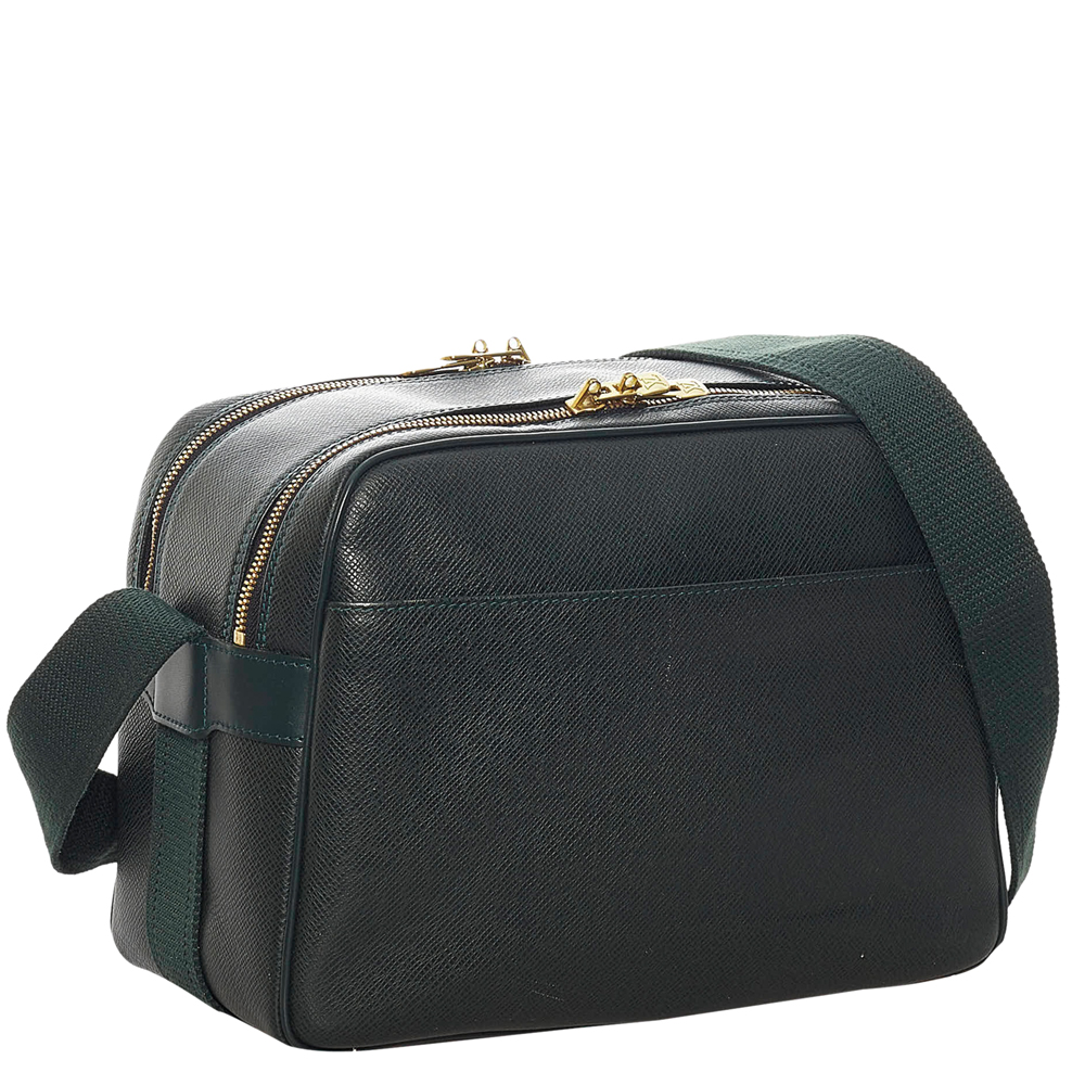 

Louis Vuitton Black Taiga Leather Reporter PM Bag