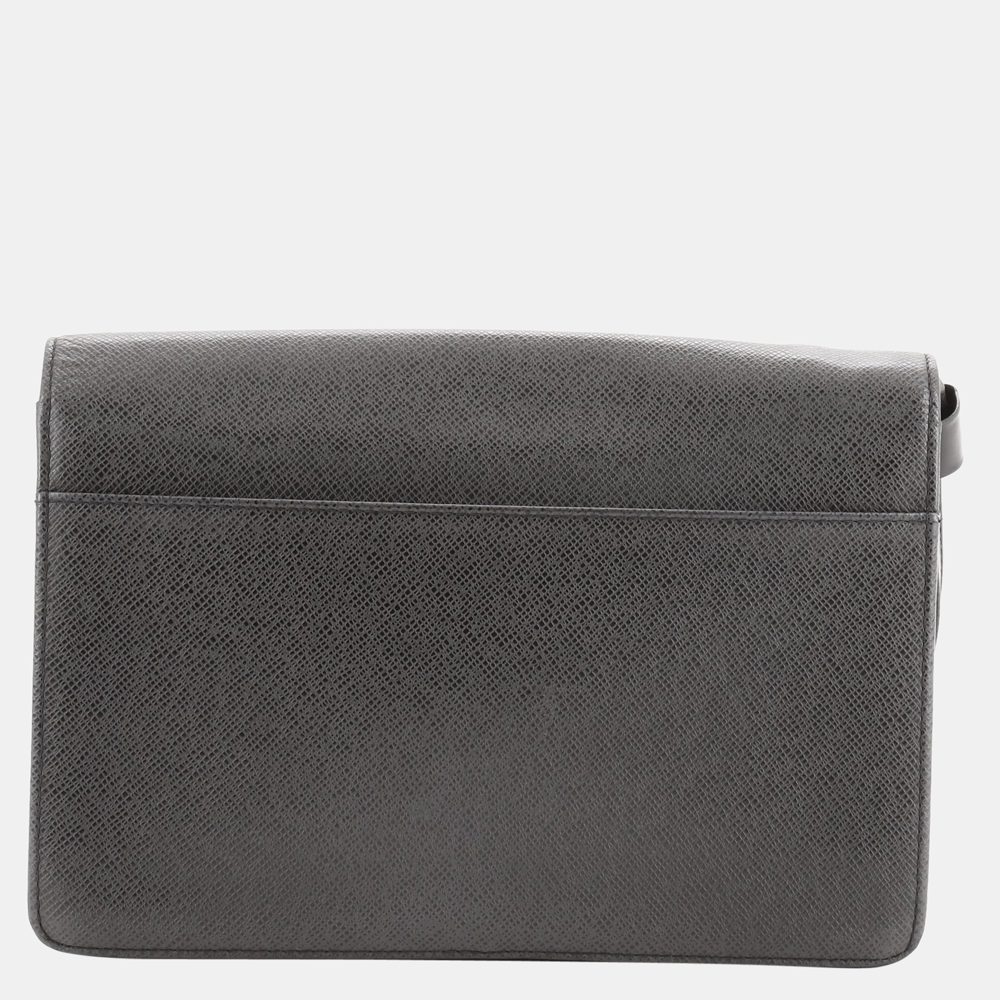 

Louis Vuitton Black Taiga Leather Selenga Clutch Bag