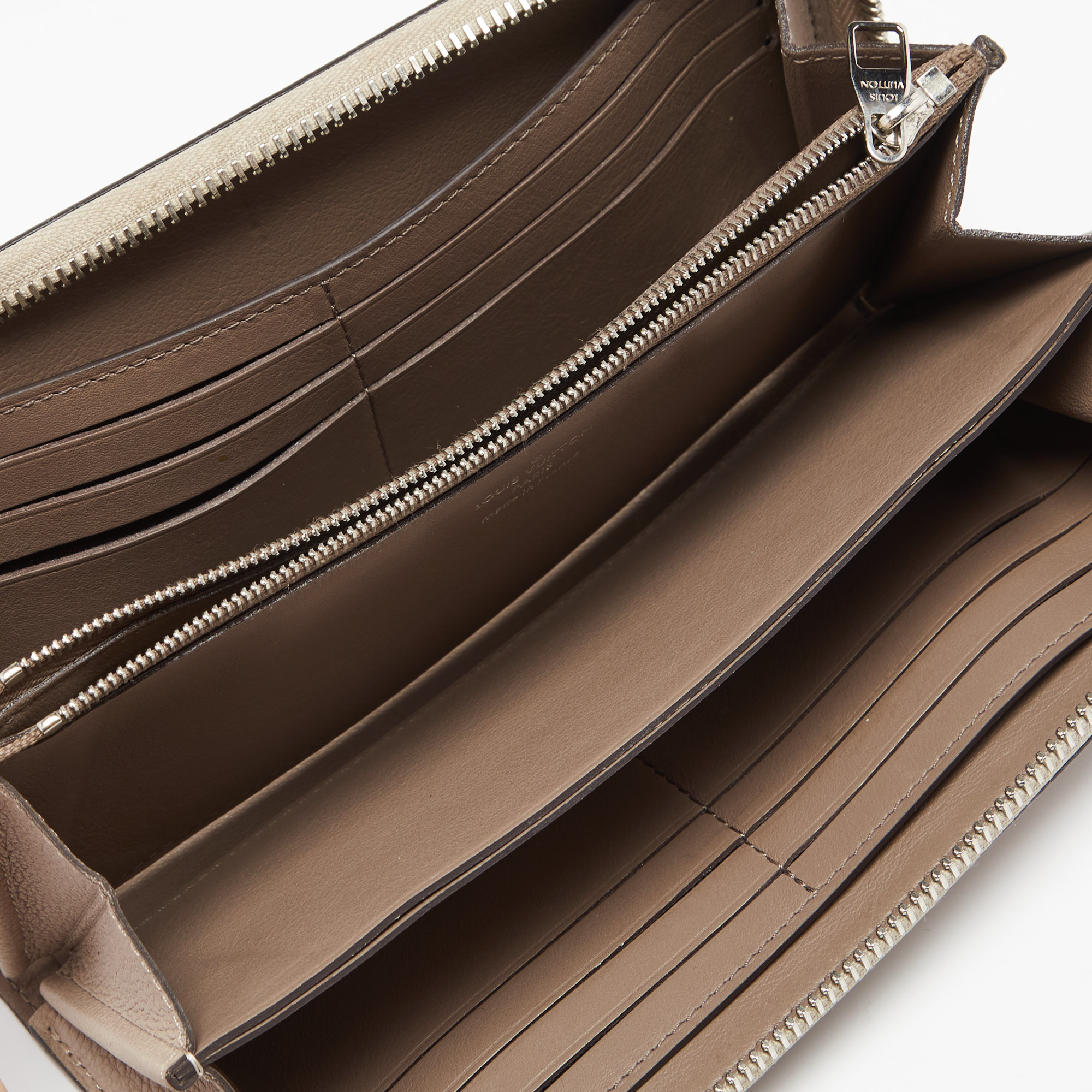 

Louis Vuitton Galet Taurillion Leather Comete Wallet, Beige
