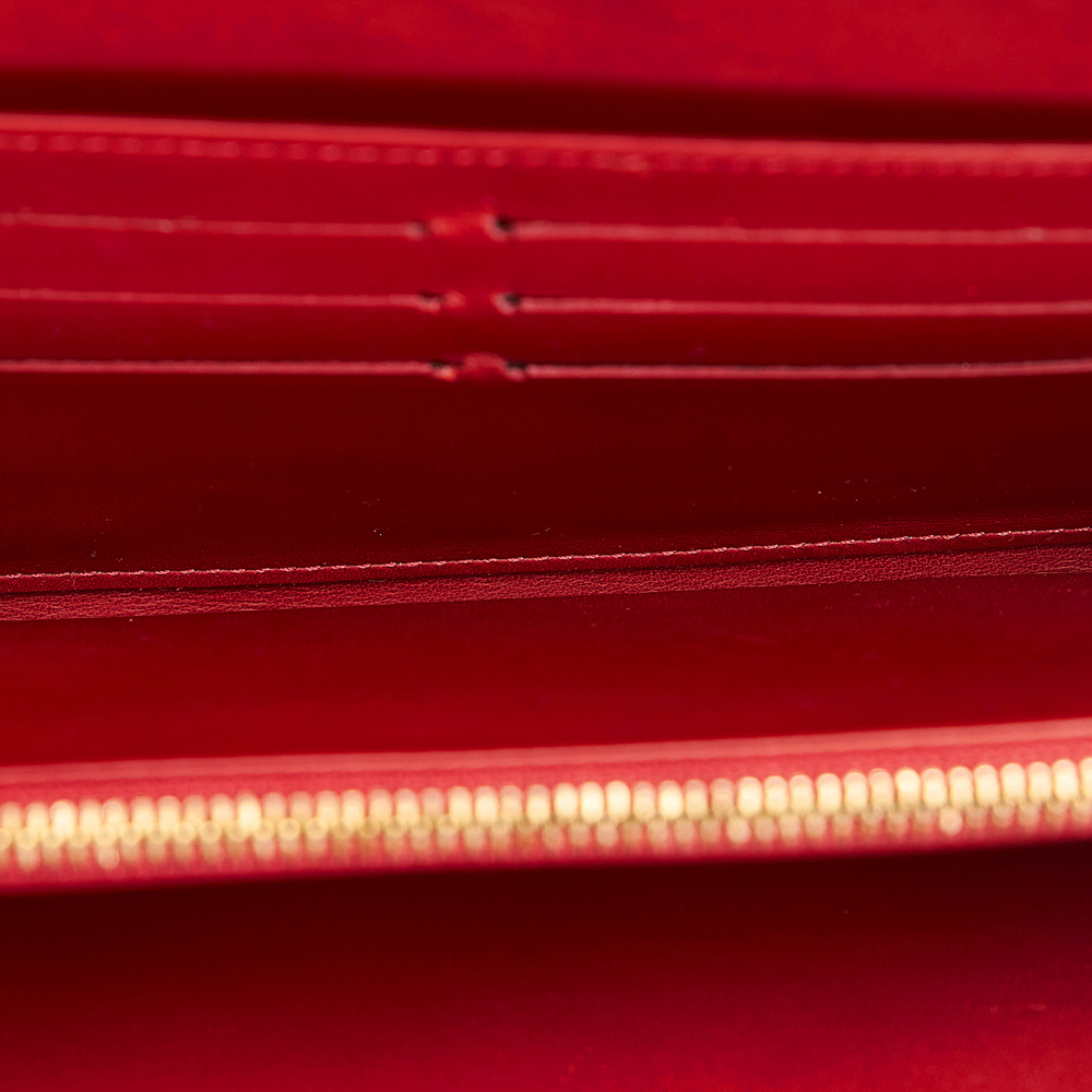 

Louis Vuitton Red Vernis Sarah Wallet