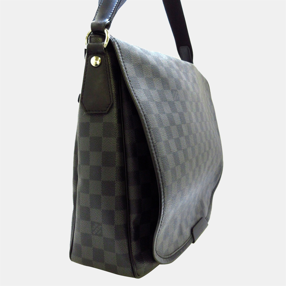 

Louis Vuitton Black/Grey Damier Graphite Daniel MM