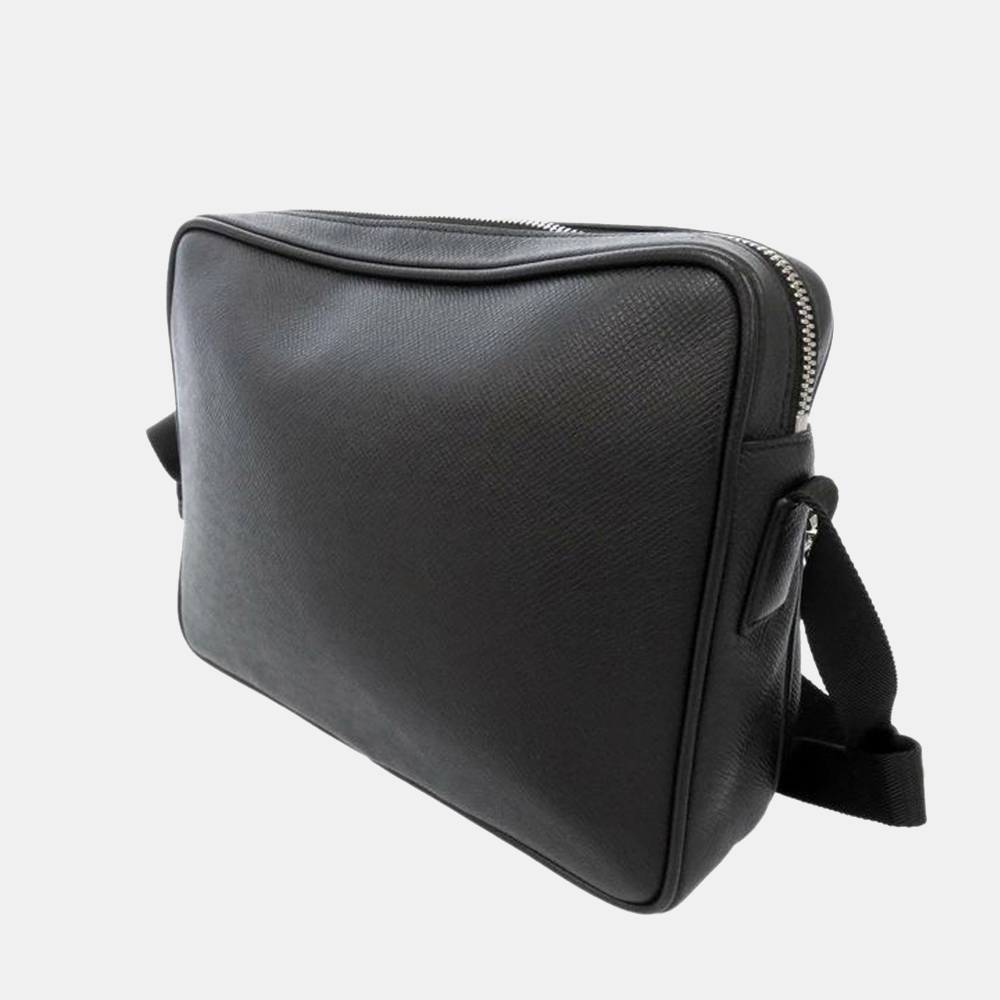 

Louis Vuitton Black Taiga Outdoor Messenger