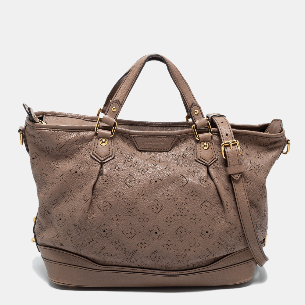 

Louis Vuitton Poudre Mahina Leather Stellar PM Bag, Beige