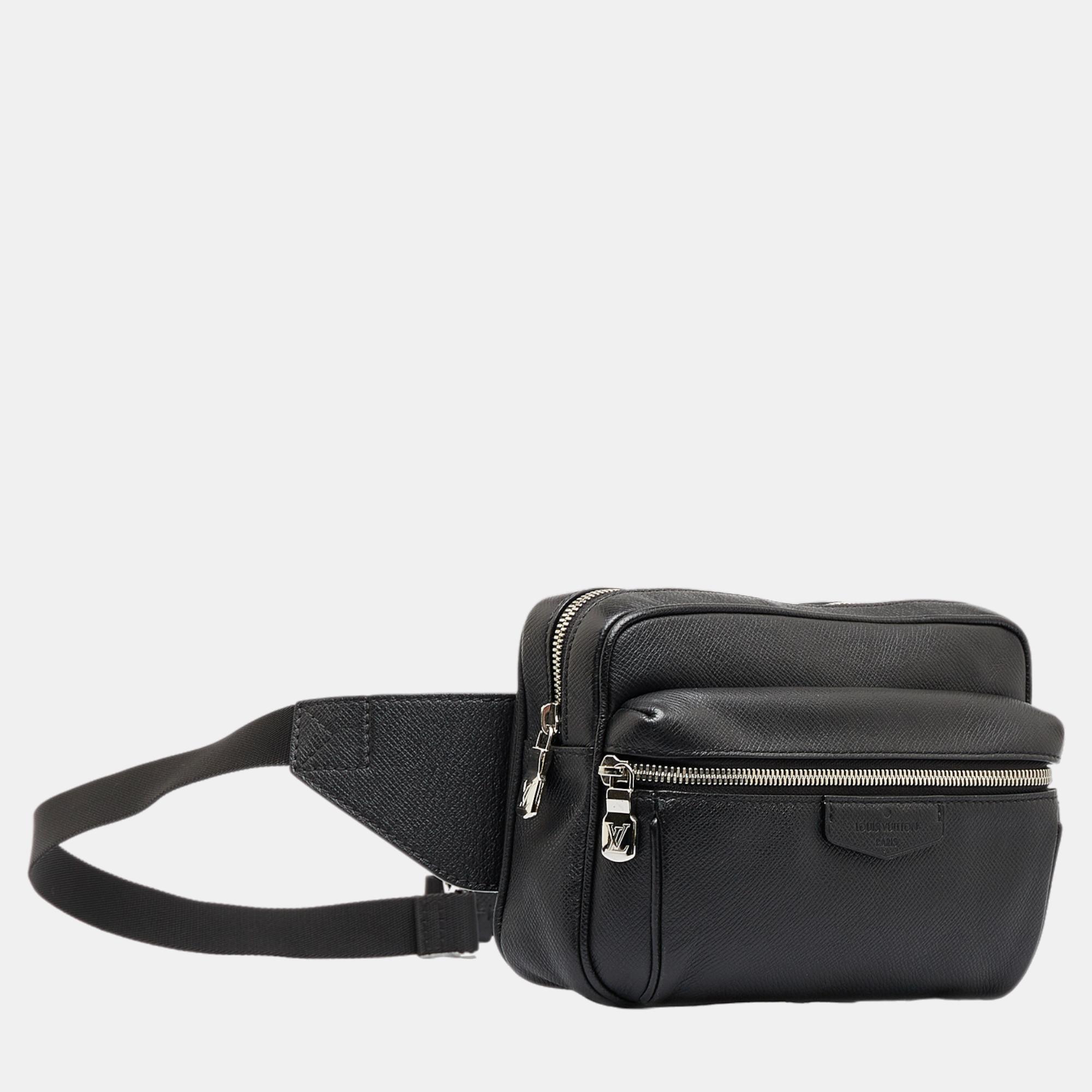 

Louis Vuitton Black Taiga Outdoor Messenger