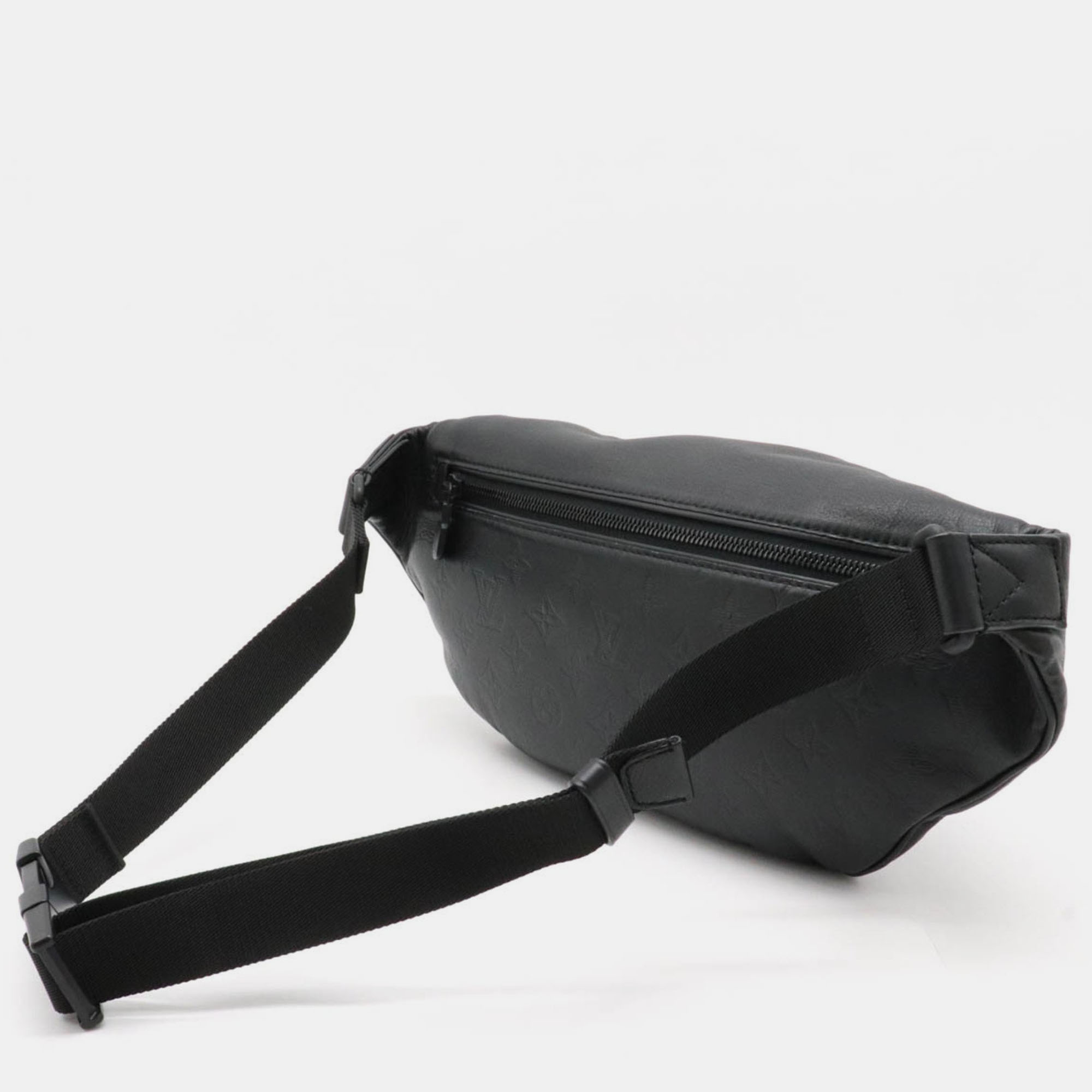 

Louis Vuitton Black Leather Monogram Shadow Discovery Bum Bag
