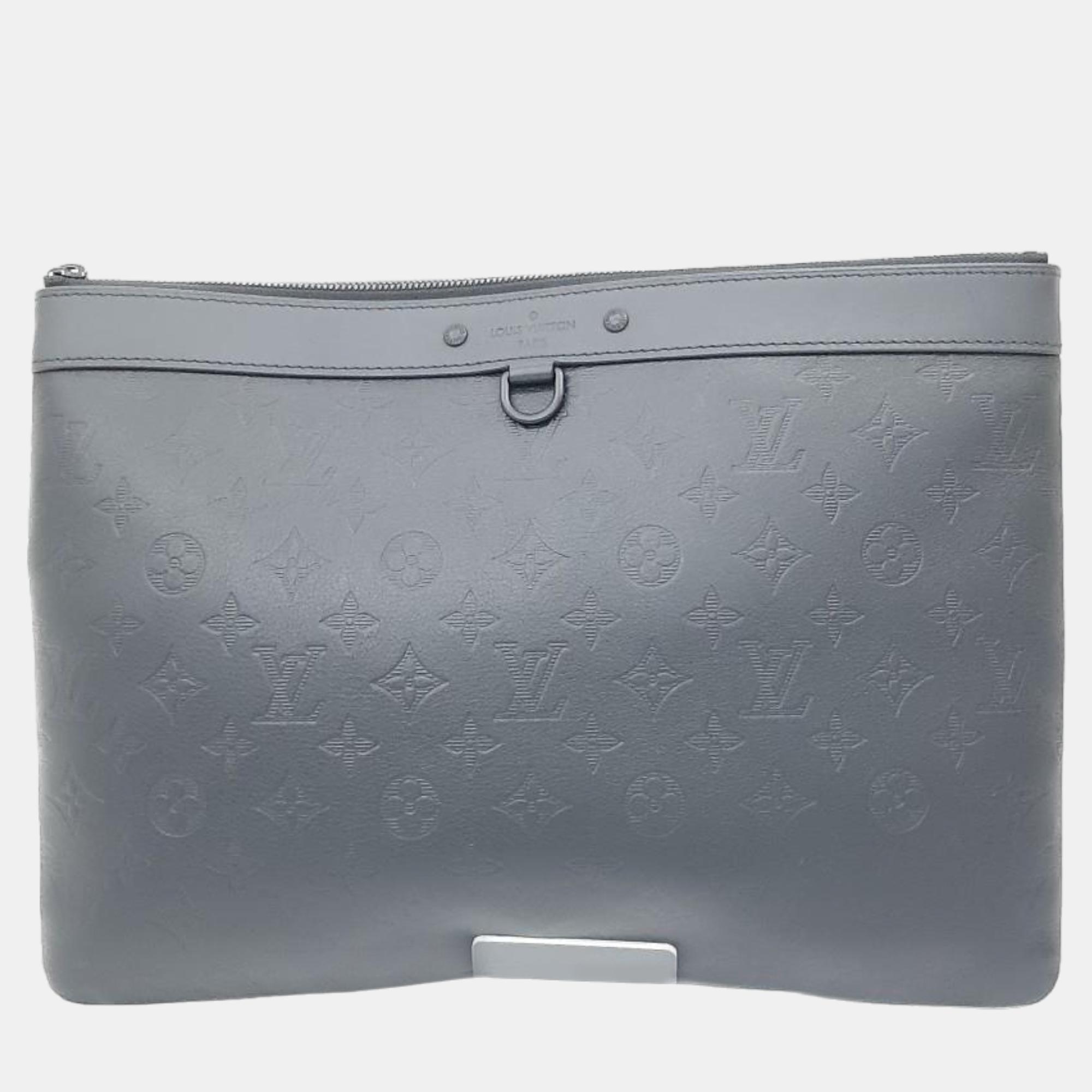 Pre-owned Louis Vuitton Discovery Pochette Clutch In Black