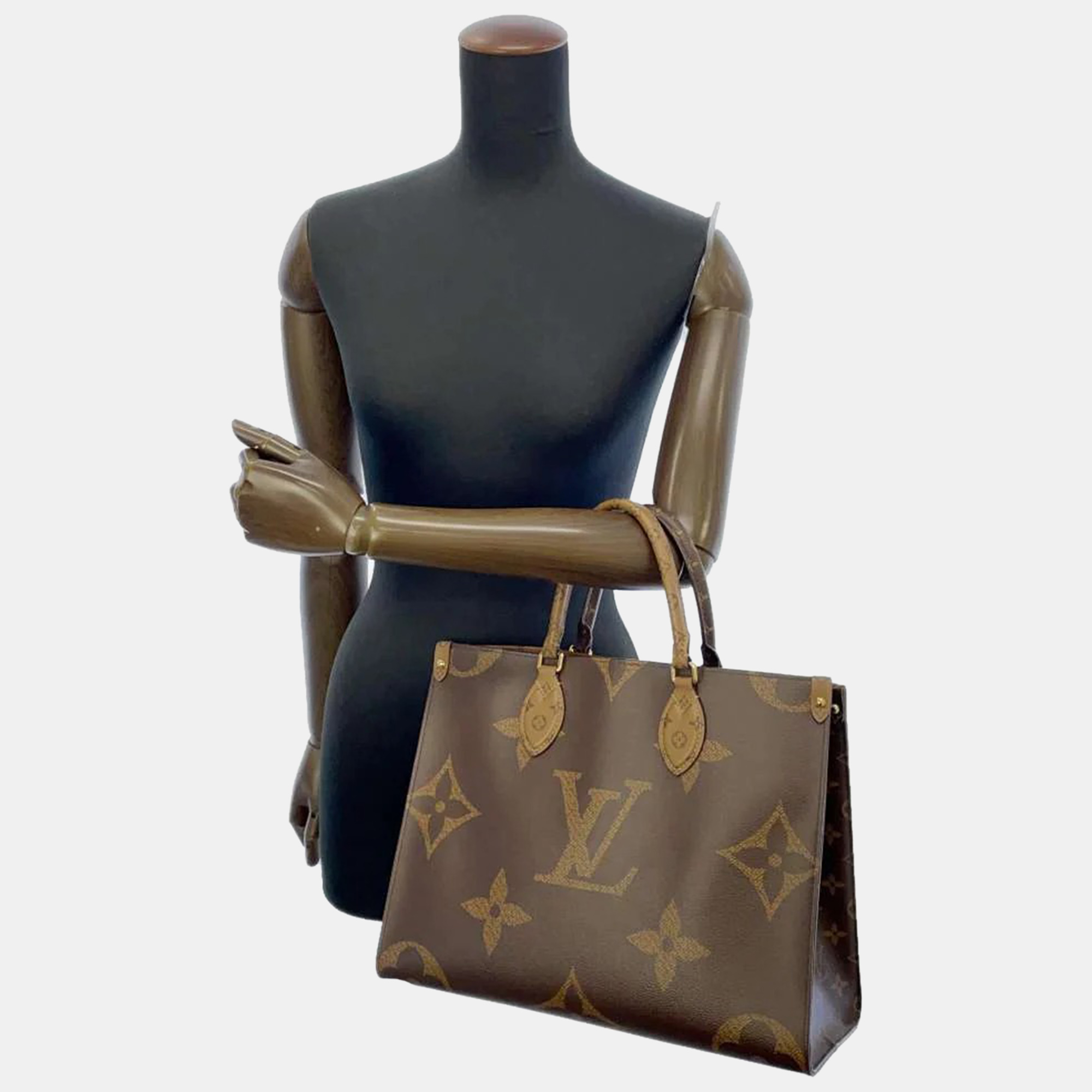 

Louis Vuitton Monogram Giant Reverse OnTheGo MM Bag, Brown