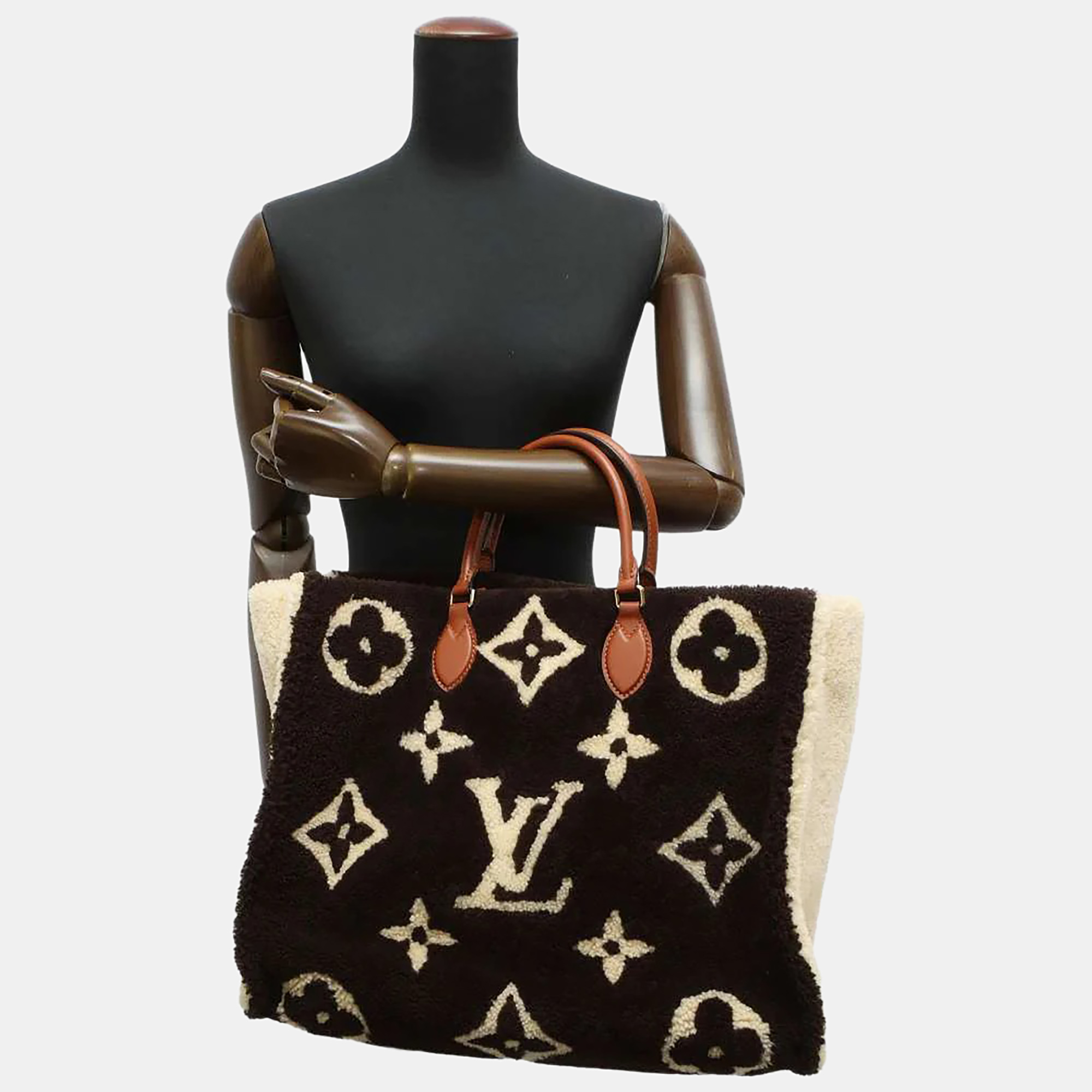 

Louis Vuitton Black Monogram Giant Teddy OnTheGo GM BAG