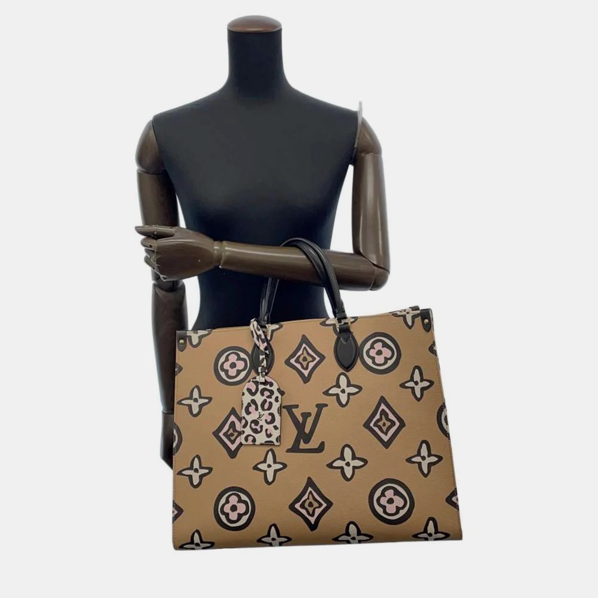 

Louis Vuitton Monogram Wild at Heart Onthego GM Bag, Beige