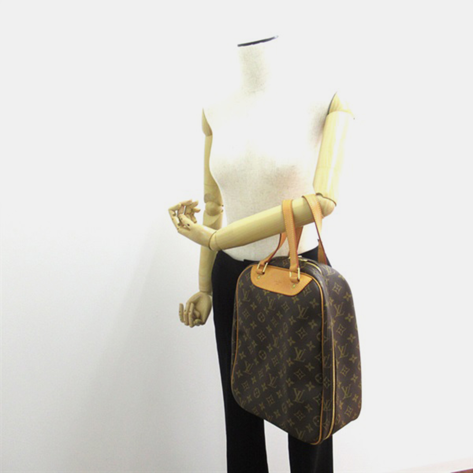 

Louis Vuitton Brown Canvas Monogram Excursion Handbag