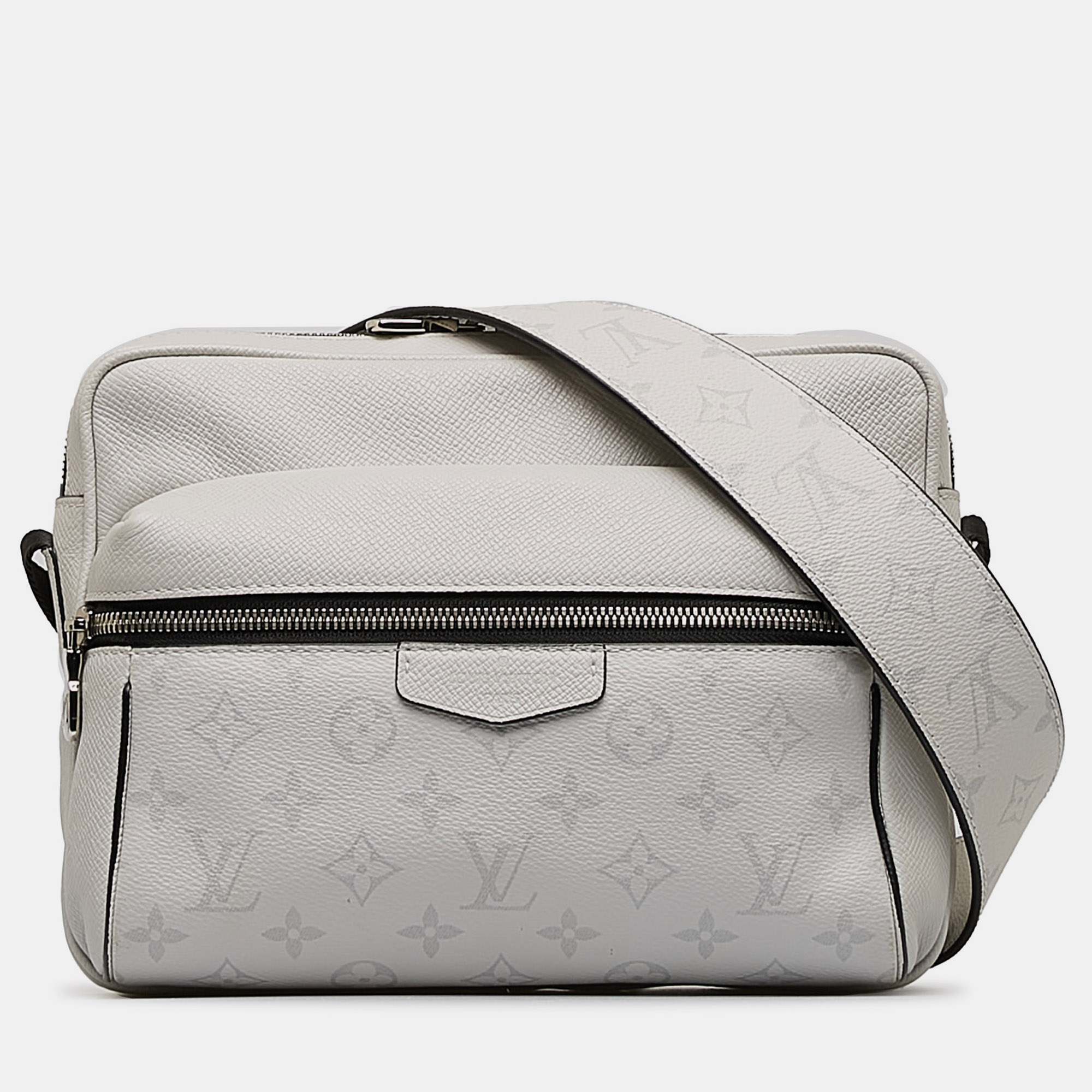 

Louis Vuitton Monogram Taigarama Outdoor Messenger, White