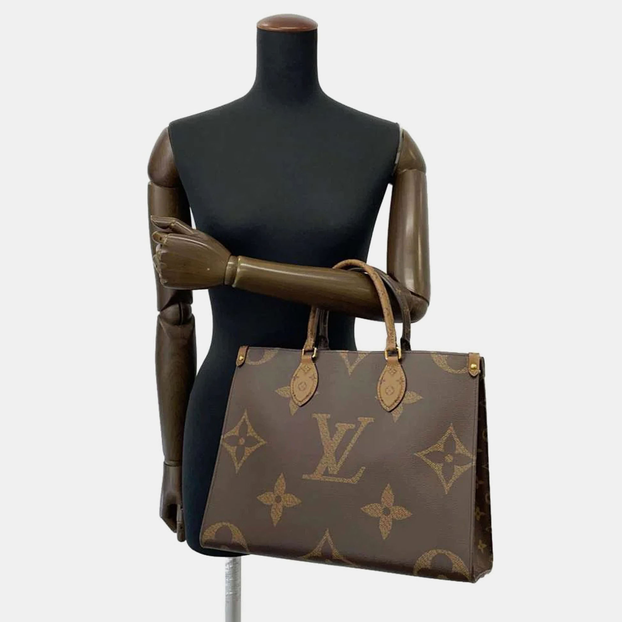 

LOUIS VUITTON Monogram Reverse Canvas Monogram Giant Onthego Size MM Tote, Brown