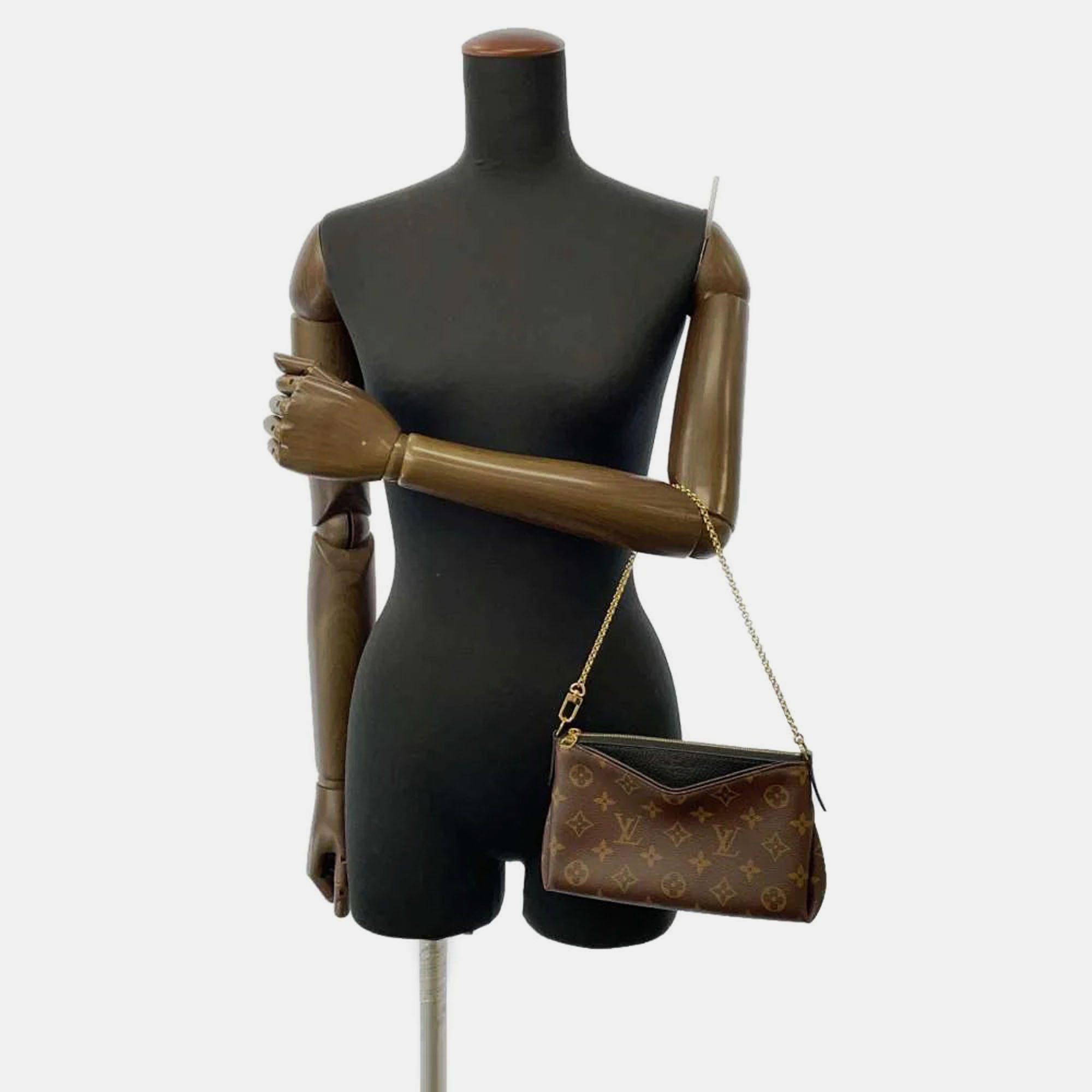 

LOUIS VUITTON Monogram Pallas Clutch, Brown