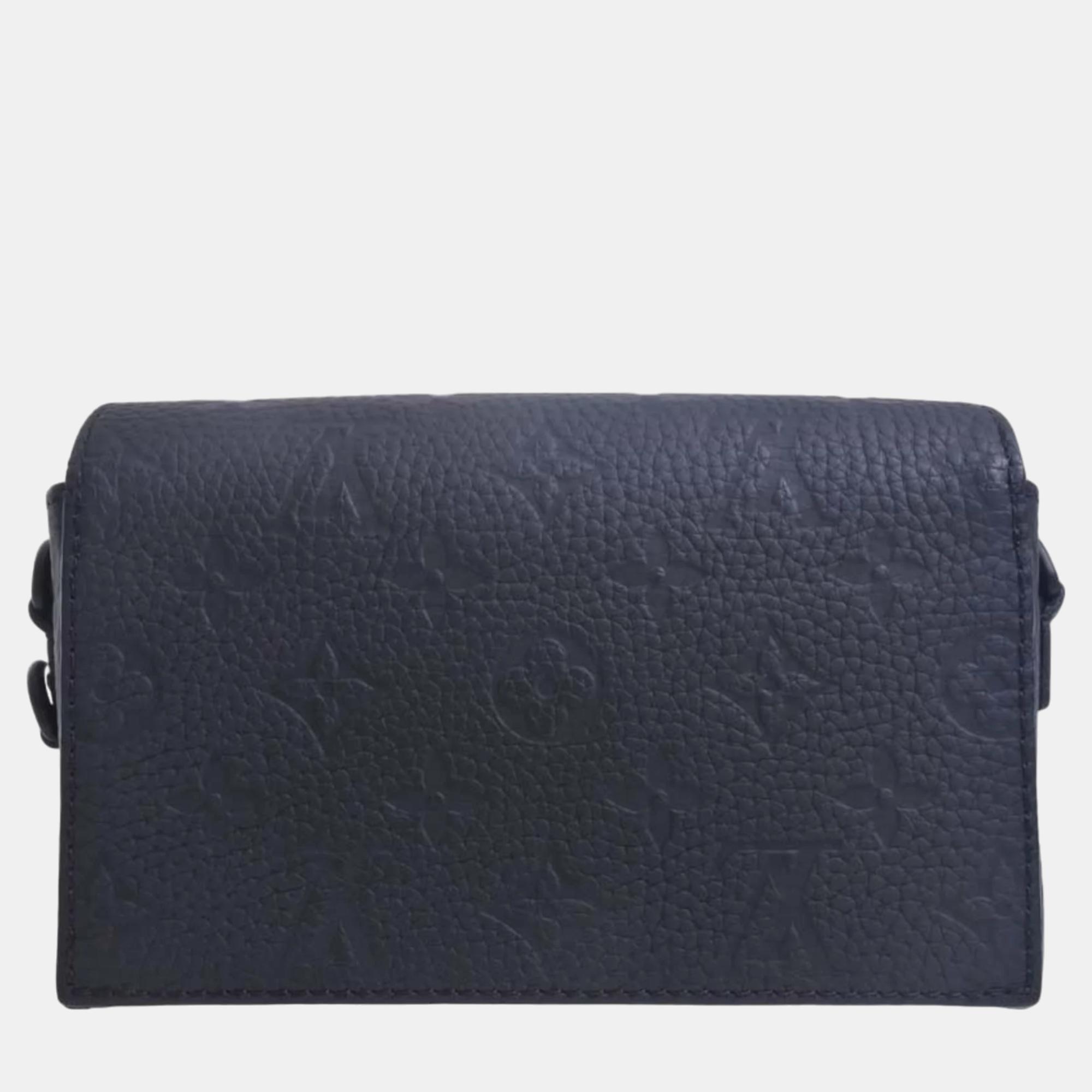 

Louis Vuitton Black Monogram Taurillon Steamer Wearable Wallet