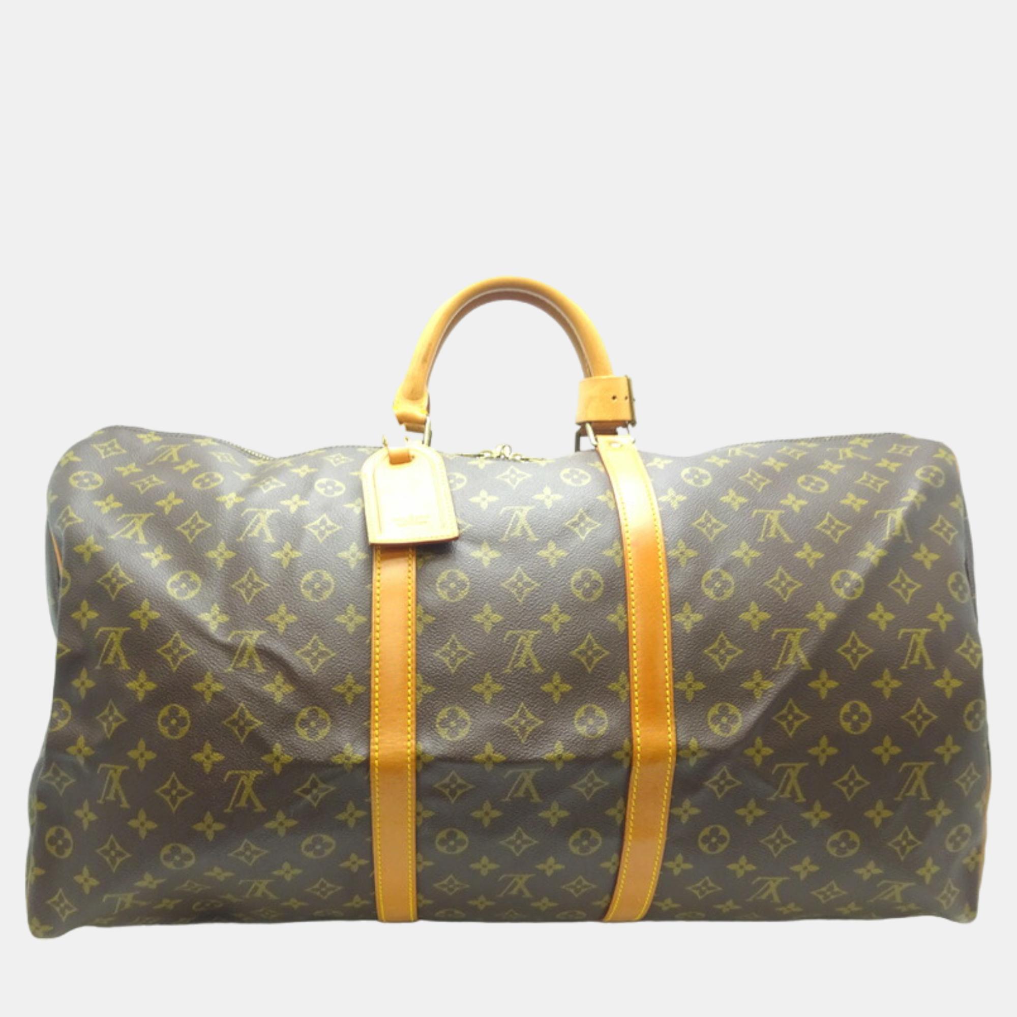 Fashion lovers naturally like to travel in style and at such times only the best travel handbag will do. Thats why it is wise to opt for this Louis Vuitton Keepall as it is well crafted and well designed to grace you with style.