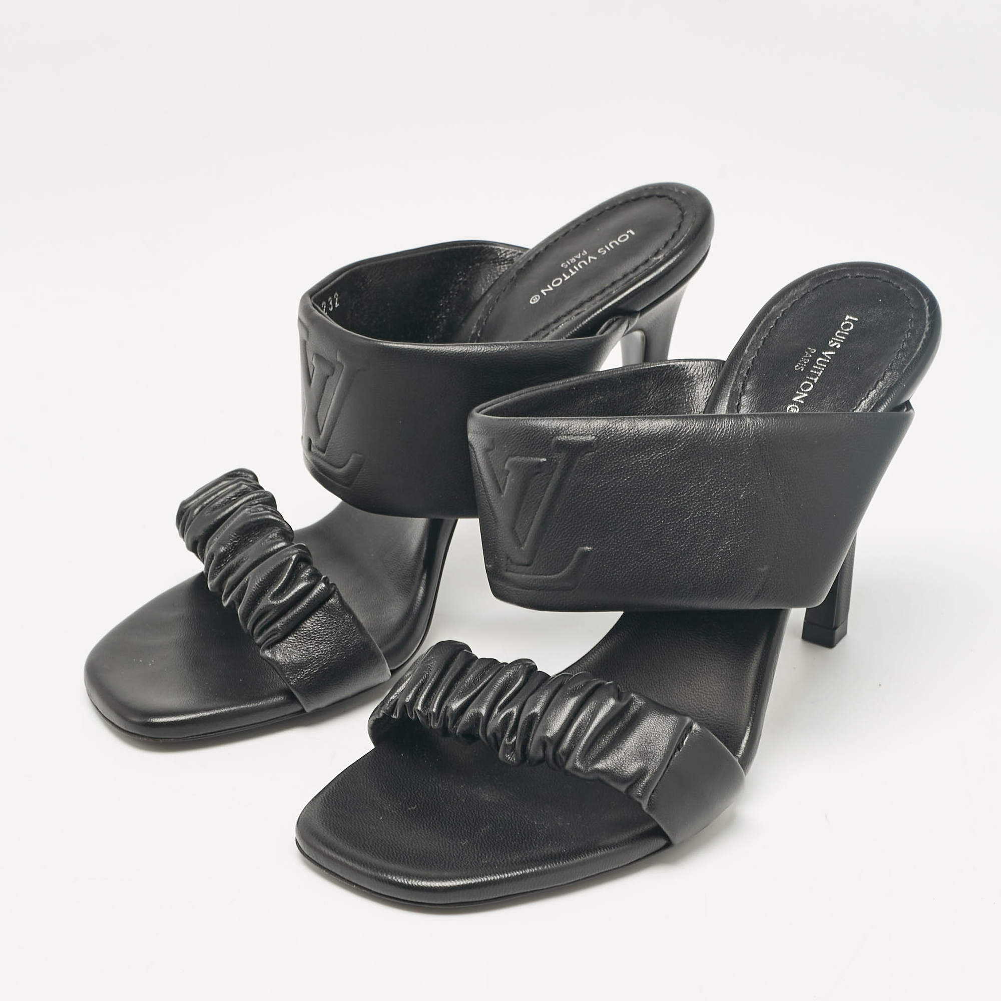 Louis Vuitton Black Pleated Leather Slide Sandals Size 38.5 