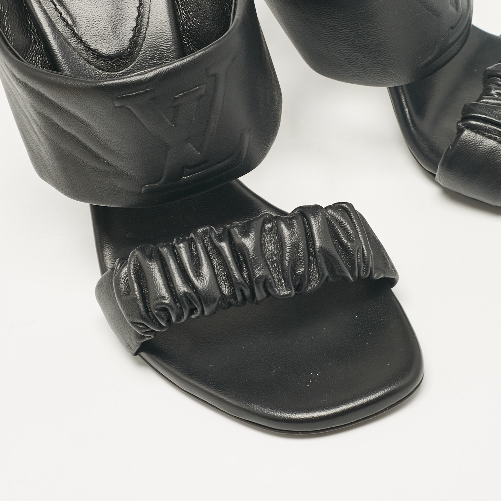 Louis Vuitton Black Pleated Leather Slide Sandals Size 38.5 