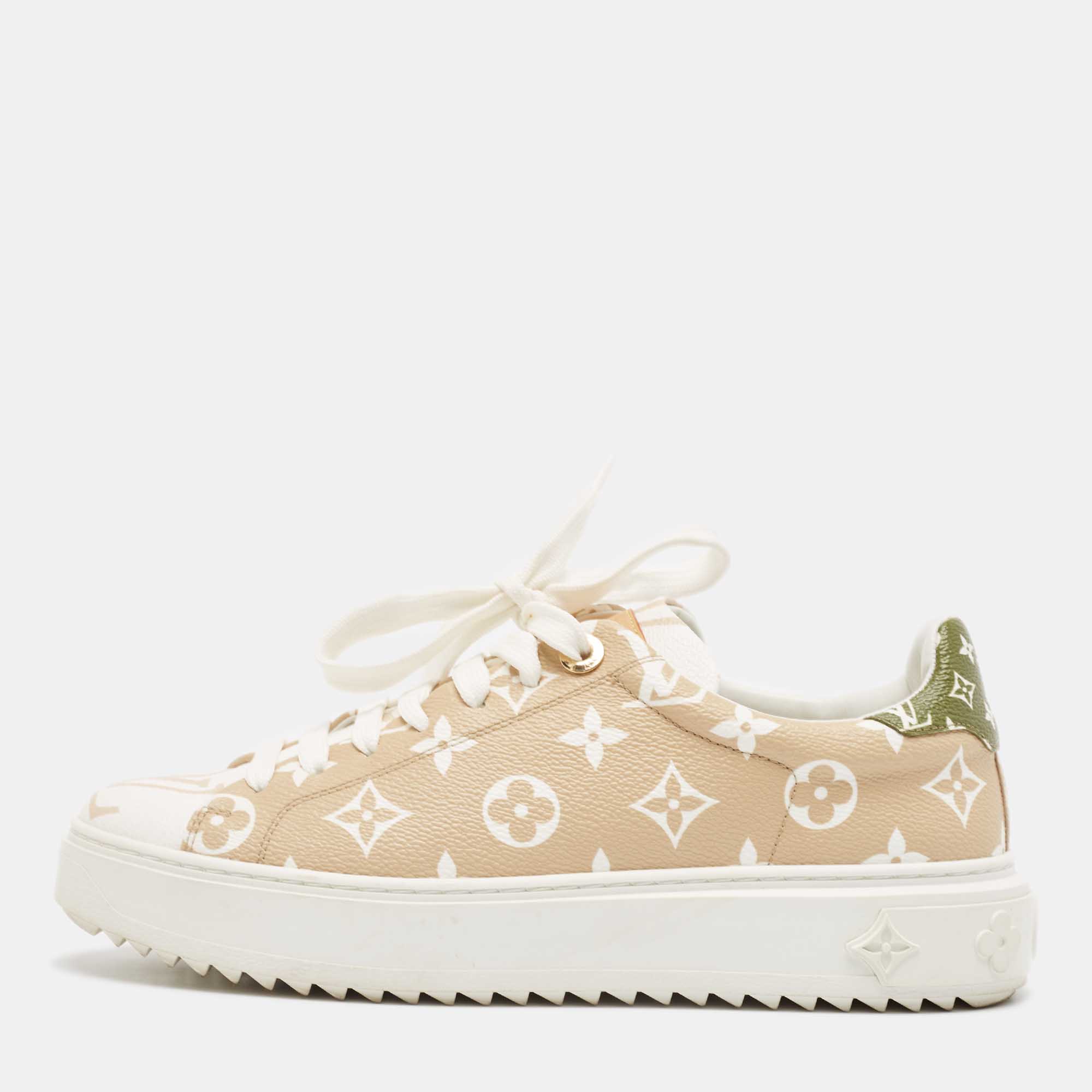 

Louis Vuitton Beige/White Monogram Giant Canvas Time Out Sneakers Size