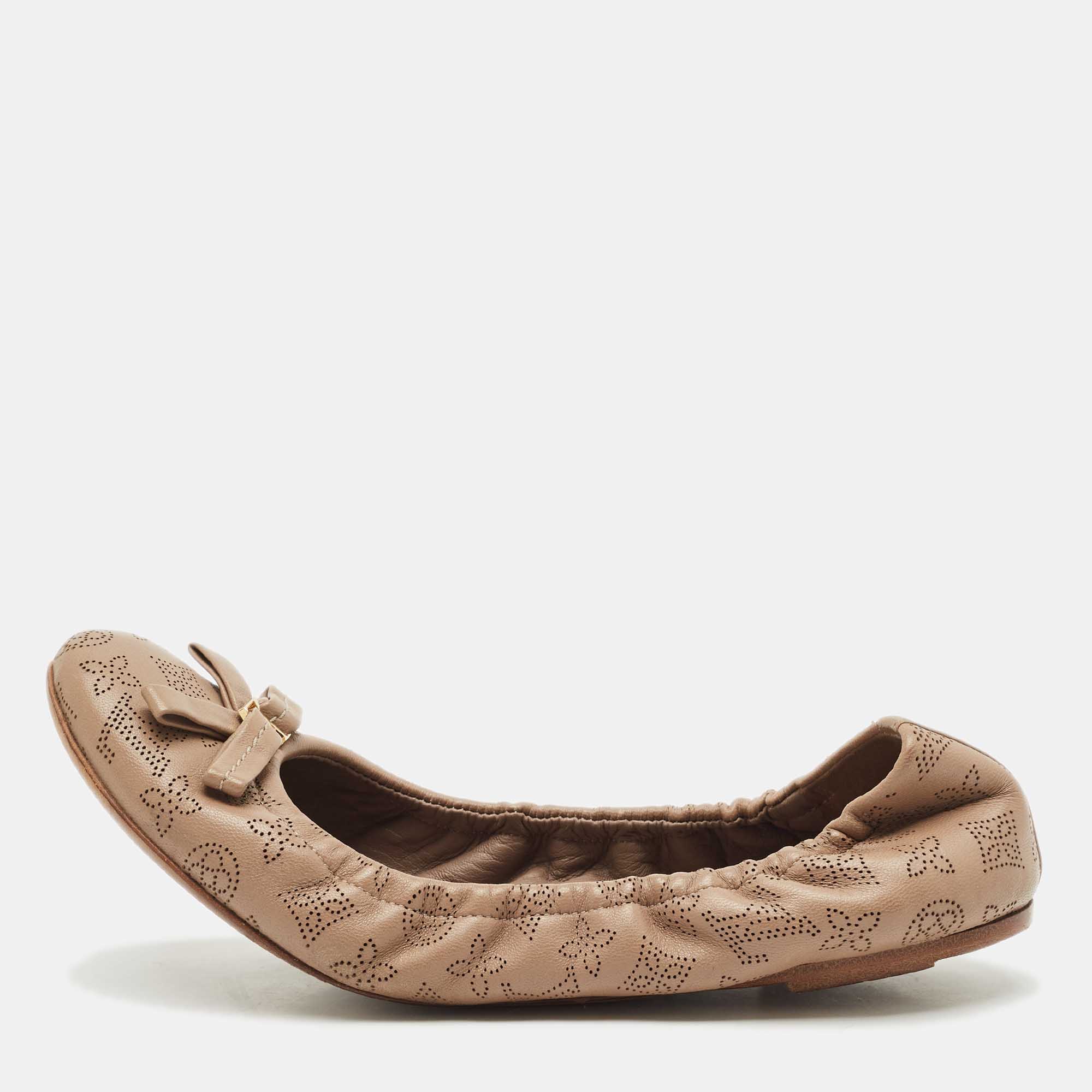 

Louis Vuitton Beige Monogram Mahina Leather Elba Scrunch Ballet Flats Size