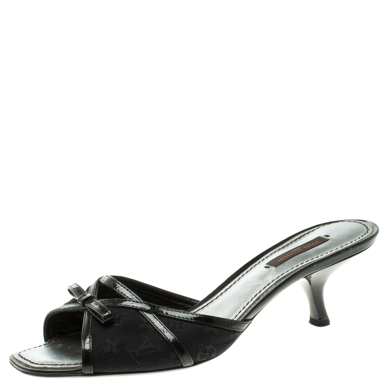 مملوكة مسبقًا صندل سلايد لوي فيتون كانفاس أسود وجلد بفيونكة مقاس 38