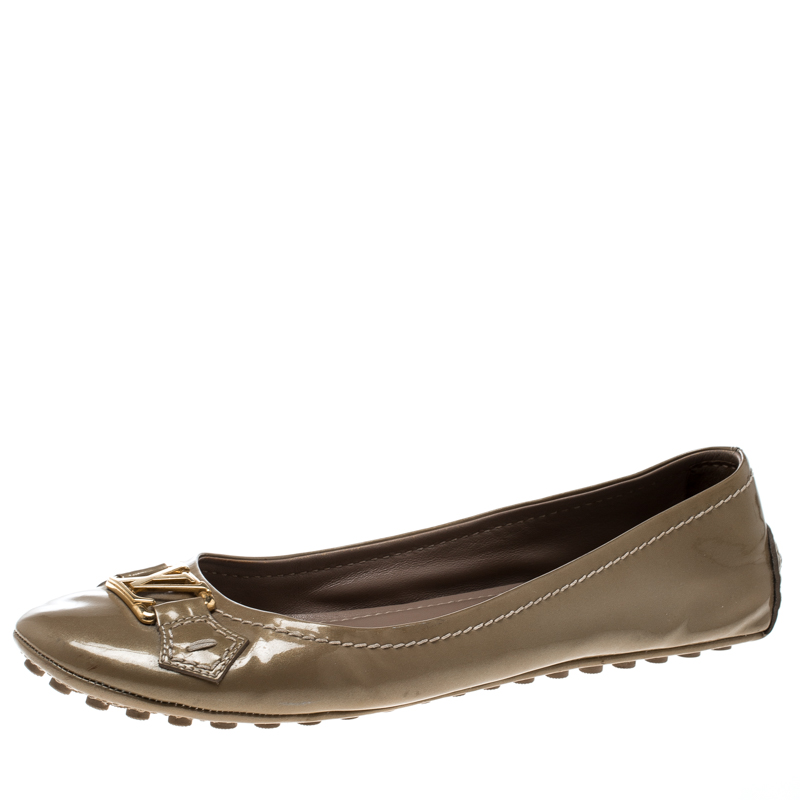 مملوكة مسبقًا Louis Vuitton Beige Patent Leather Oxford Ballet Flats Size 38