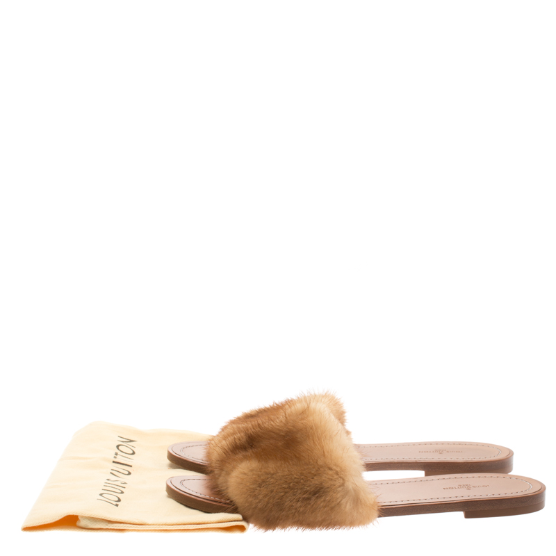 Louis Vuitton White Leather Open toe Mink Fur Lock It Flat Slides