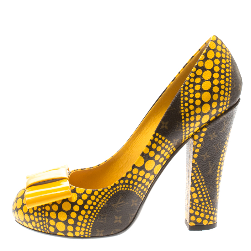 

Louis Vuitton x Yayoi Kusama Limited Edition Yellow Polka Dot Monogam Canvas Bow Detail Pumps Size