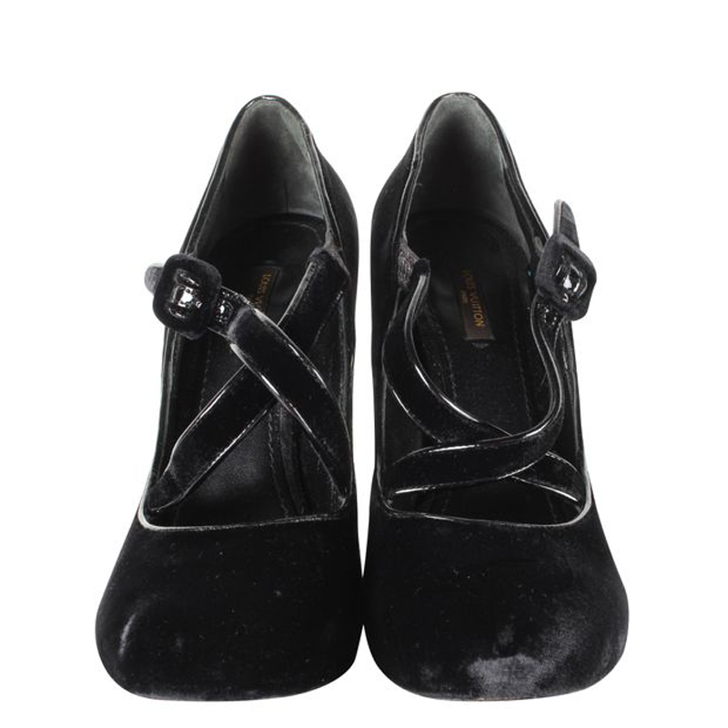 

Louis Vuitton Black Velvet Runway Pump Size