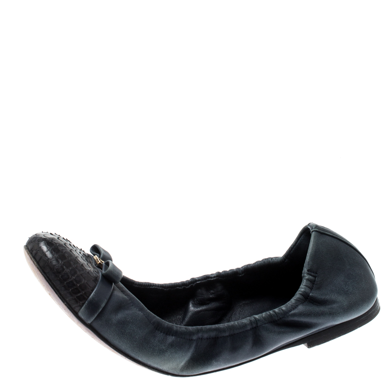 

Louis Vuitton Blue Python Leather Scrunch Ballet Flats Size