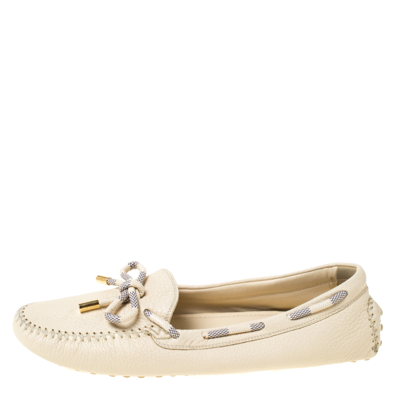 

Louis Vuitton Beige Leather Gloria Loafers Size