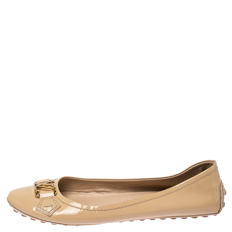 

Louis Vuitton Beige Patent Leather Oxford Ballet Flats Size