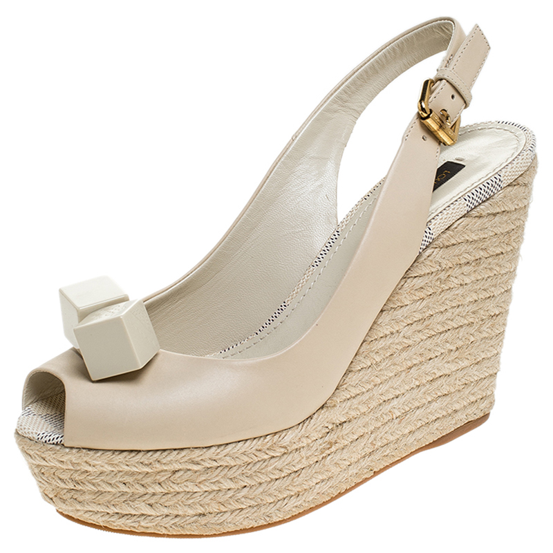 Pre Owned صندل لوي فيتون غوسيب مزخرف مكعب كعب روكي اسبادريل مقدمة مفتوحة فتحة كعب جلد بيج مقاس 37