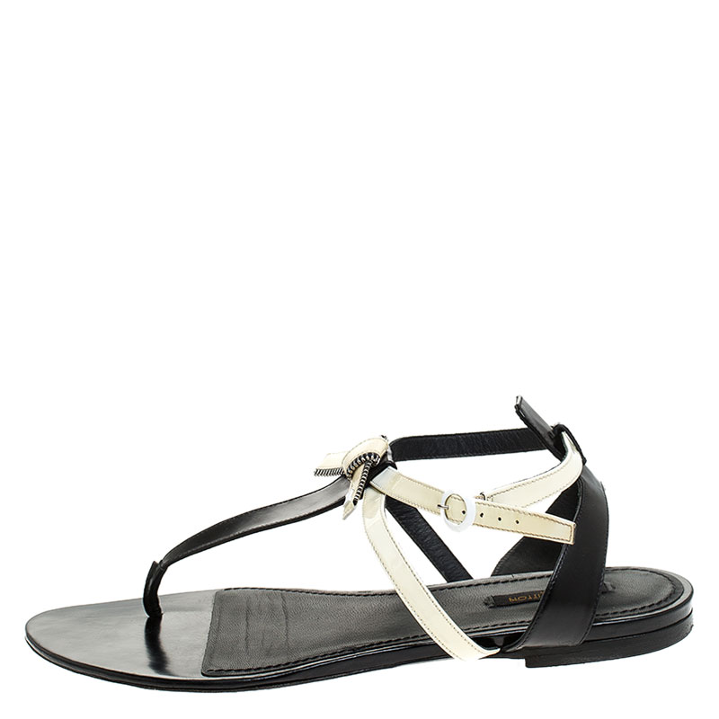 

Louis Vuitton White/Black Patent Leather Seastar Thong Flat Sandals Size