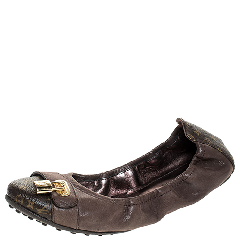 مملوكة مسبقًا Louis Vuitton Brown Monogram Canvas and Iridescent Calf Leather Scrunch Lucky Ballet Flats Size 39
