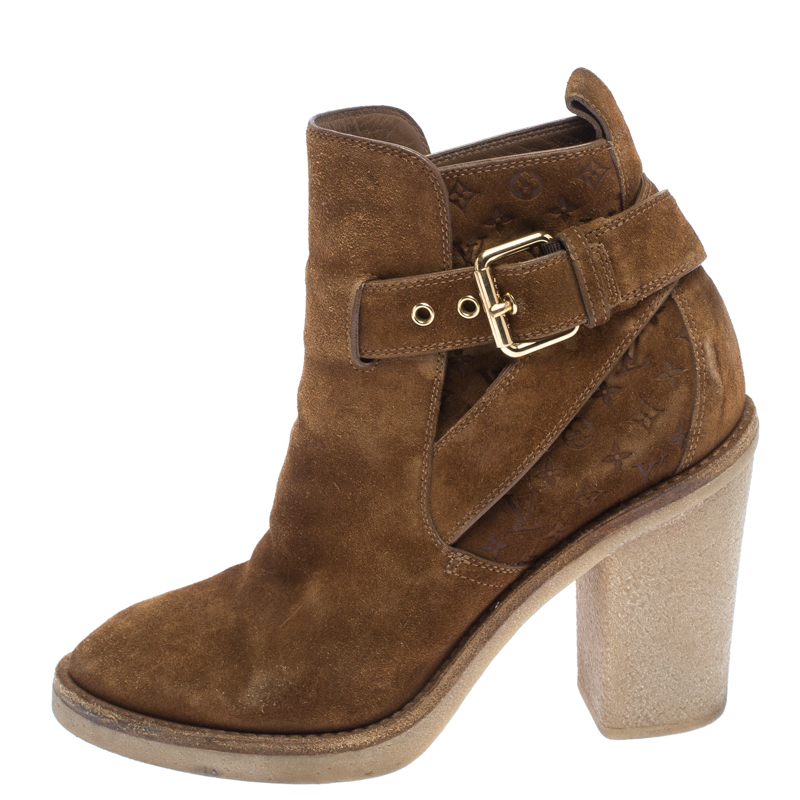 

Louis Vuitton Brown Suede Monogram Buckle Ankle boots Size