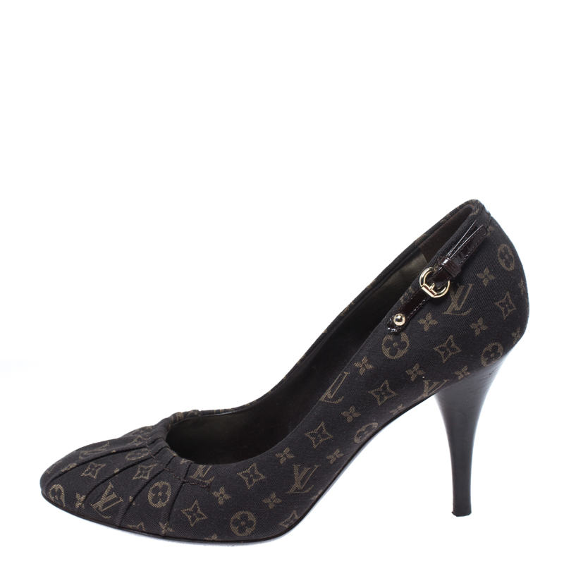 

Louis Vuitton Brown Monogram Mini Lin Canvas Myosotis Pumps Size